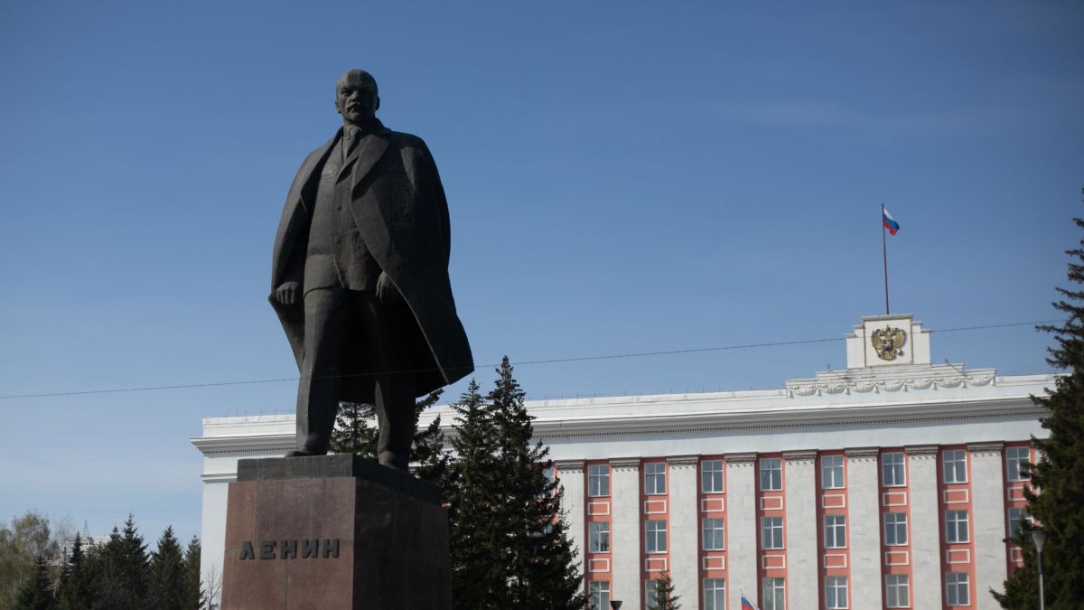 Памятник Ленину в Барнауле
