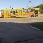 Трамвай сошел с рельсов на улице Попова в Барнауле