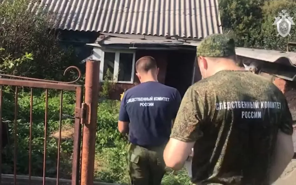 Следствие показало заброшенный дом, в котором убили кузбасских школьниц. Видео