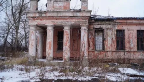 В Барнауле продают историческое здание больницы за 1 рубль