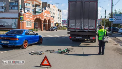 В Камне-на-Оби КамАЗ переехал мужчину-велосипедиста