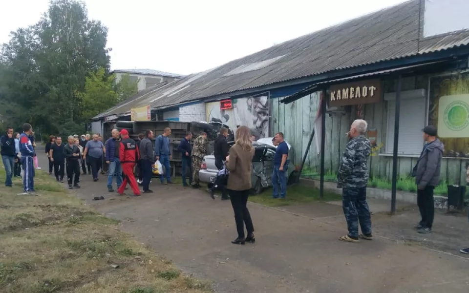Маршрутка с пассажирами перевернулась в Бийске в результате ДТП