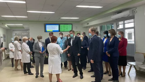 Министр здравоохранения РФ Мурашко посетил поликлинику Барнаула