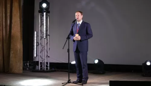 Губернатор Алтайского края и Герой России приехали на добровольческий форум