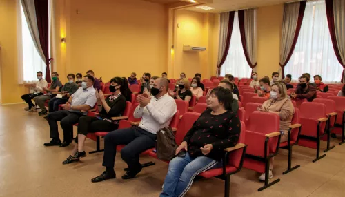 В мастер-классах Краевой школы КВН в Барнауле участвуют 50 молодых людей