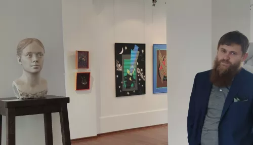 Новосибирского скульптора нашли в отеле с перерезанным горлом