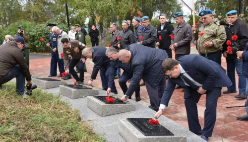 В Камне-на-Оби после благоустройства торжественно открыли Мемориал Славы