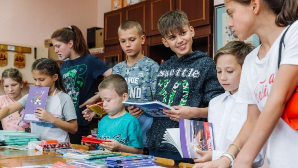Акция "Соберем детей в школу вместе"