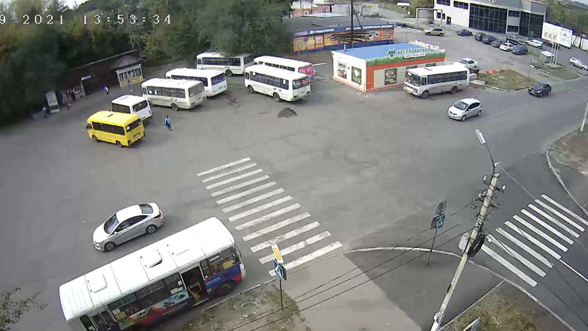 Остановка автобусов на квартале АБ. Бийск