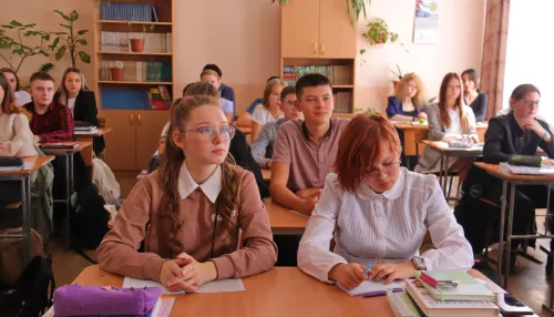Пять школ в Алтайском крае полностью закрыты из-за вспышек ОРВИ