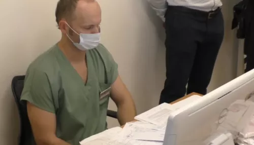 В Новосибирске на рабочем месте задержали главного врача медцентра