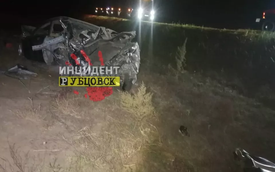 Парень и девушка-подросток разбились в ночном ДТП на Алтае