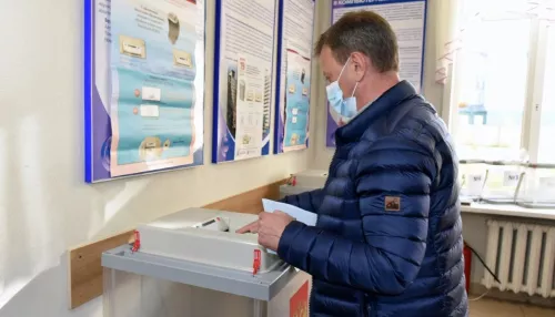Глава Барнаула Франк проголосовал на выборах в строительном колледже