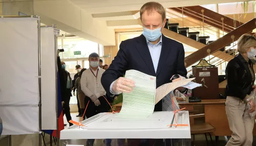 Готовы к любым ситуациям: Виктор Томенко проголосовал на выборах 19 сентября