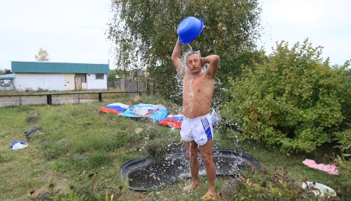 Алтайский морж Зеленецкий пришел на выборы в шортах и с голым торсом