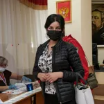 С семьями и улыбкой: как голосуют алтайские VIP-персоны на парламентских выборах