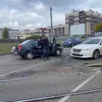 В Барнауле пьяный водитель на иномарке врезался в трамвай