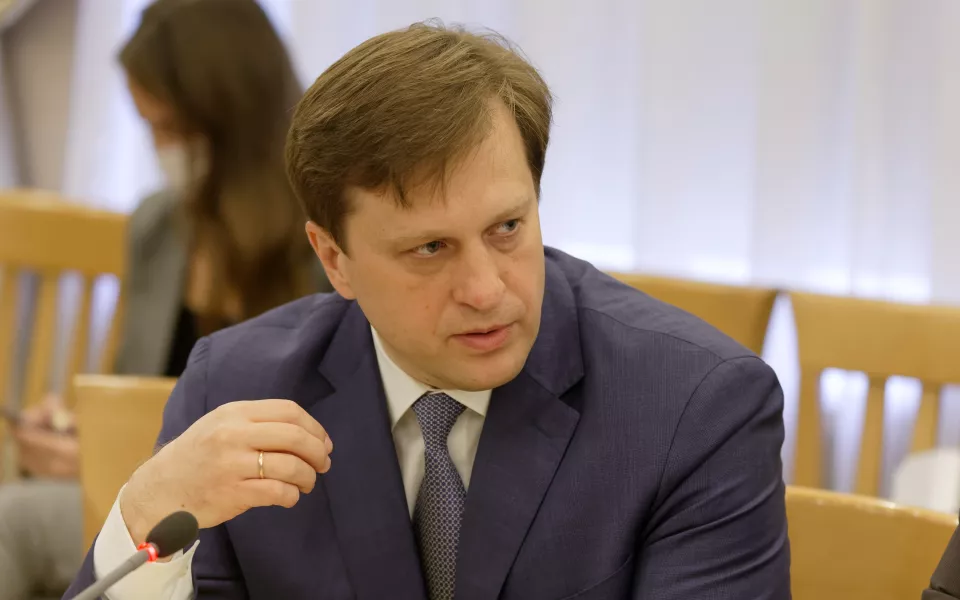 Алтайский министр здравоохранения признал, что привитые умирают от COVID