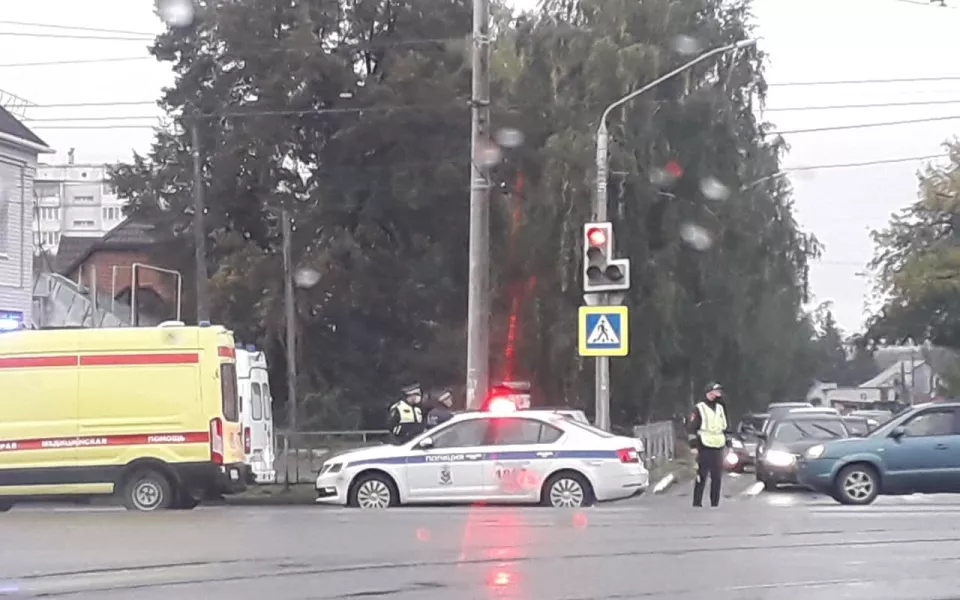 Понадобилась реанимация: в Барнауле на зебре сбили ребёнка