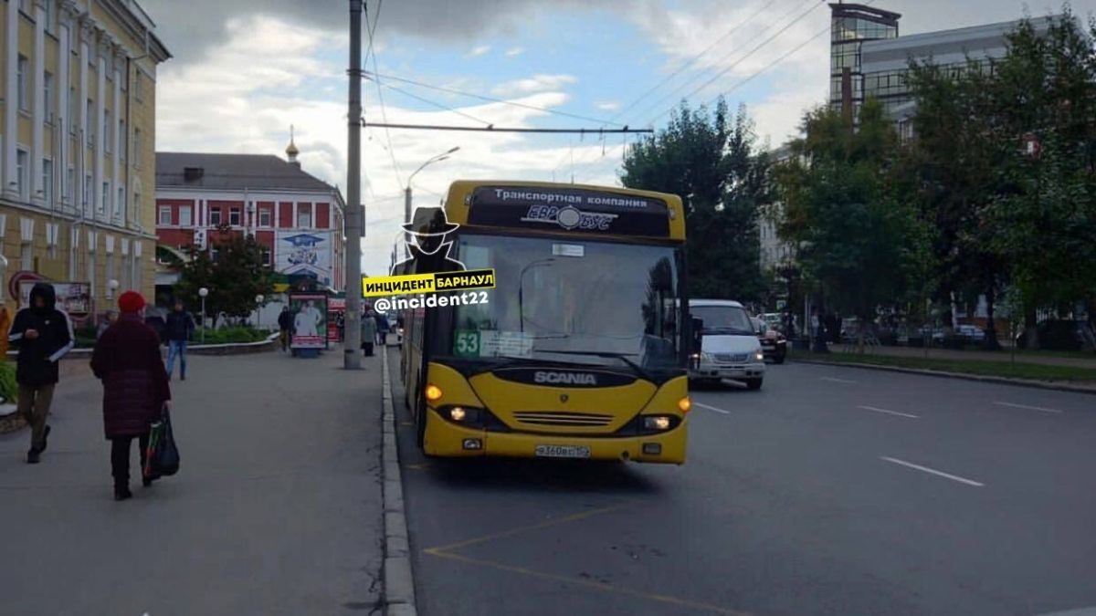 Автобус маршрута №53 в Барнауле 