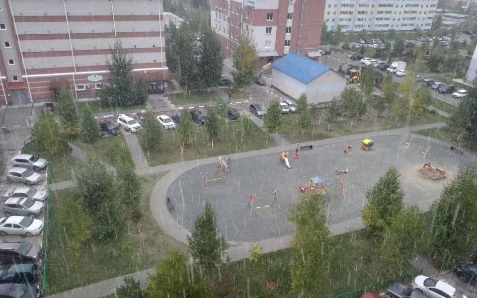 Первый мини-снегопад прошел в одном из районов Барнаула