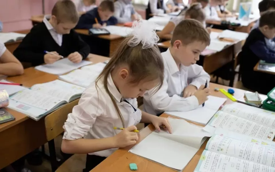 В России не планируют закрывать школы из-за высокой заболеваемости COVID