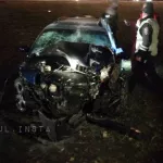 В Барнауле автомобиль разбился о колонну рекламного щита