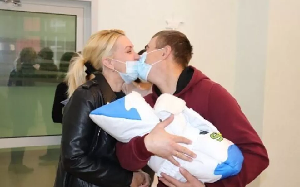 В Барнауле спасли беременную женщину с ковидом и 100%-ным поражением легких