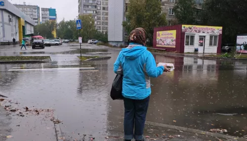 В Бийске снова затопило отремонтированную по нацпроекту улицу