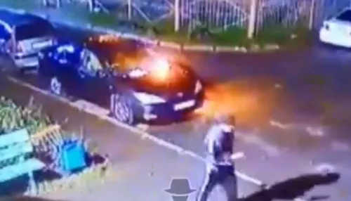 Мужчина поджег припаркованный автомобиль в Барнауле