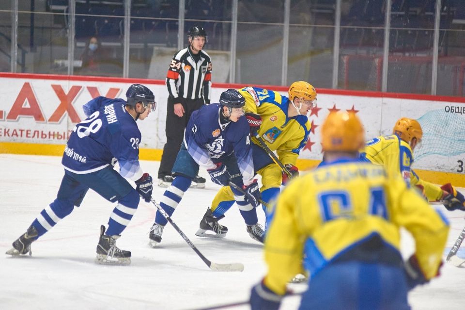 Хоккеисты "Динамо-Алтай" провели первый домашний матч сезона