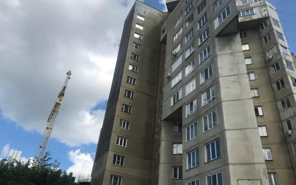 В Барнауле продают трёшку, где можно прорубить второй этаж