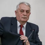 Подозреваемые в мошенничестве депутаты АКЗС избежали арестов