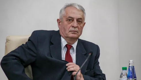 Подозреваемые в мошенничестве депутаты АКЗС избежали арестов