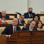 Романенко испугало число непривитых депутатов АКЗС