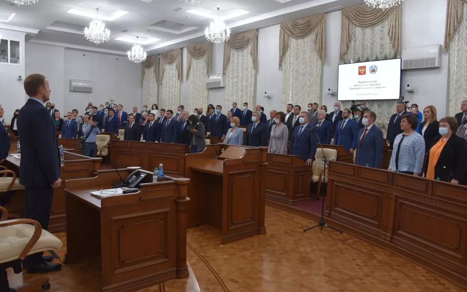 Избрали руководство и сенатора: прошла первая сессия нового созыва АКЗС