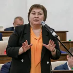 Депутат рассказала, сколько получала в АКЗС и что думает о доходах чиновников