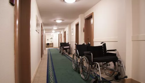 Жители Бийска возмущены отсутствием связи с COVID-больными в госпиталях
