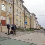 Новосибирский таксист выбросил пассажира из машины и переехал ему ногу