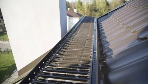 Переходные мостики для кровли – безопасное передвижение по крыше