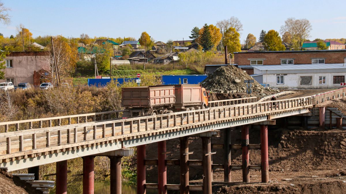 Временный мост в Тогльском районе