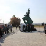 В Керчи открыли мемориал жертвам стрельбы в колледже