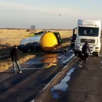 Цистерна с маслом перевернулась на трассе в Алтайском крае