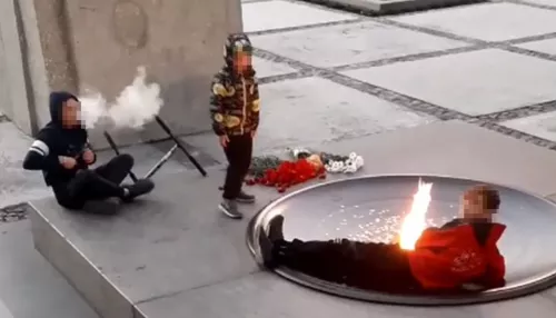 Новосибирские подростки отдохнули у чаши Вечного огня