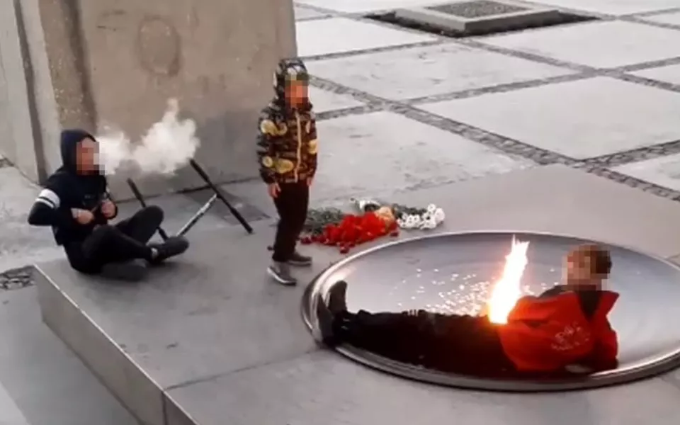 Новосибирские подростки отдохнули у чаши Вечного огня