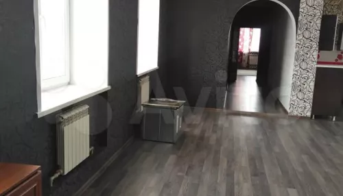 Самый большой дом Барнаула продают за 24 млн рублей