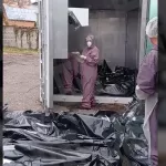 Россиянка засняла разбросанные мешки с трупами возле морга