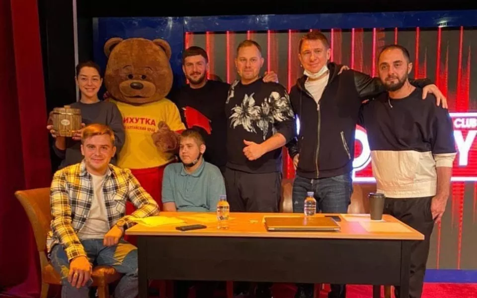 Резиденты Comedy Club исполнили мечту мальчика из Барнаула