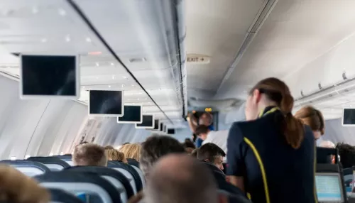 Пьяная пассажирка устроила дебош на борту самолета в Анталью