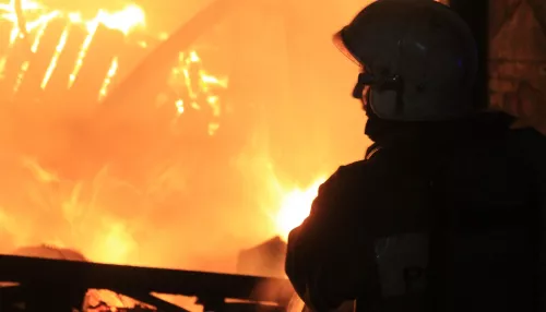 Тела двух человек нашли под завалами сгоревшего дома на Алтае